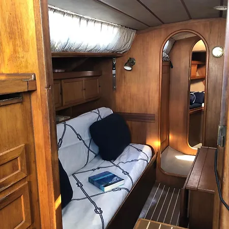 船屋 Sailing&stay - A Night Onboard With Your Sailing Experience *