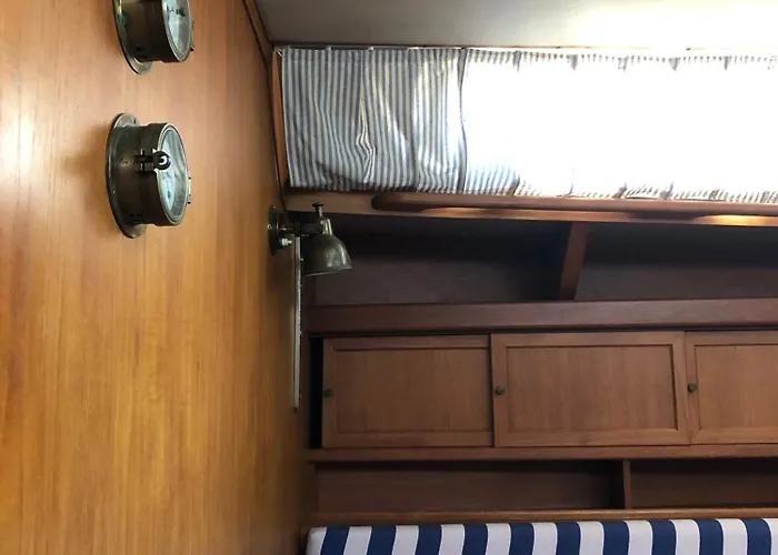 Sailing&stay - A Night Onboard With Your Sailing Experience *