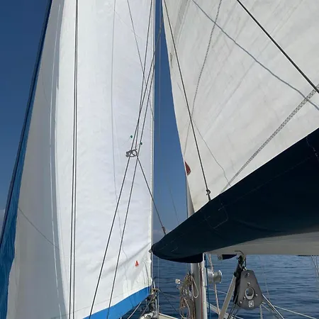 Botel Sailing&stay - A Night Onboard With Your Sailing Experience *