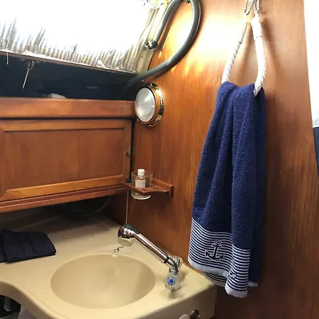 Sailing&stay - A Night Onboard With Your Sailing Experience Botel *