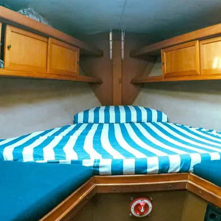 Sailing&stay - A Night Onboard With Your Sailing Experience Bådhotel *