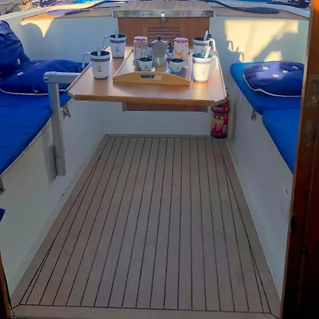 보트호텔 Sailing&stay - A Night Onboard With Your Sailing Experience 바르셀로나
