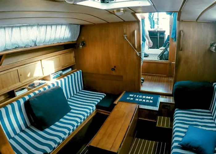 Sailing&stay - A Night Onboard With Your Sailing Experience *