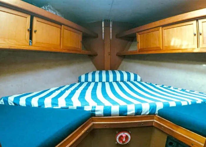 Sailing&stay - A Night Onboard With Your Sailing Experience 보트호텔 *