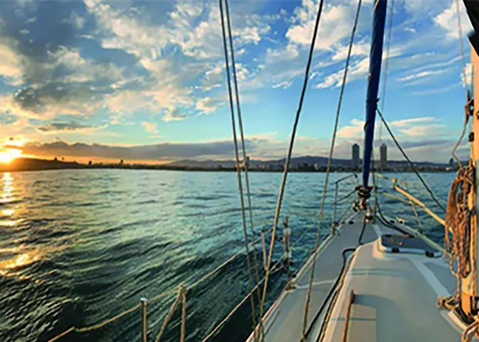 보트호텔 Sailing&stay - A Night Onboard With Your Sailing Experience *