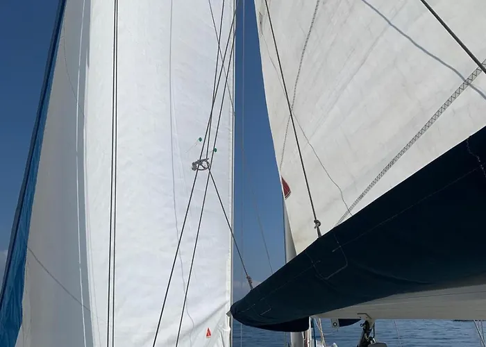 보트호텔 Sailing&stay - A Night Onboard With Your Sailing Experience *
