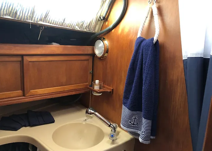 Sailing&stay - A Night Onboard With Your Sailing Experience 보트호텔 *