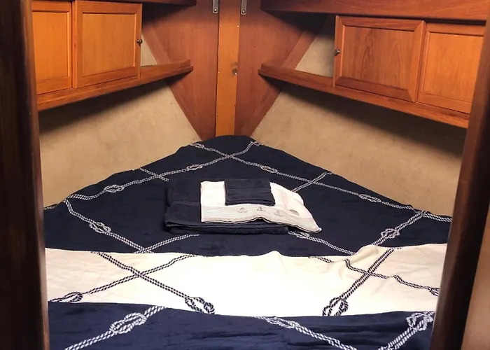 보트호텔 Sailing&stay - A Night Onboard With Your Sailing Experience